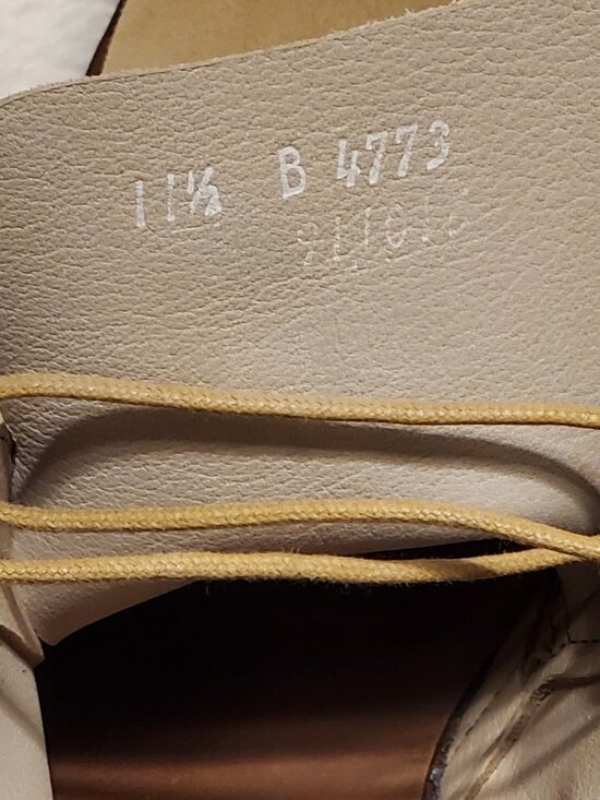 Allen Edmonds Luxury Suede Chukka boot Mens‎ Size 11 1/2 Color: Khaki  EUC! main image 6